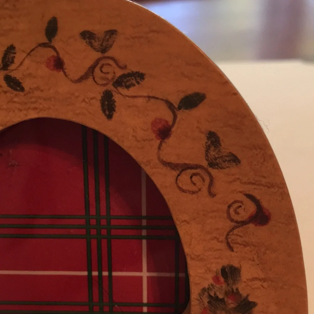 Adorable wooden picture frame with painted Christmas tree and lights!